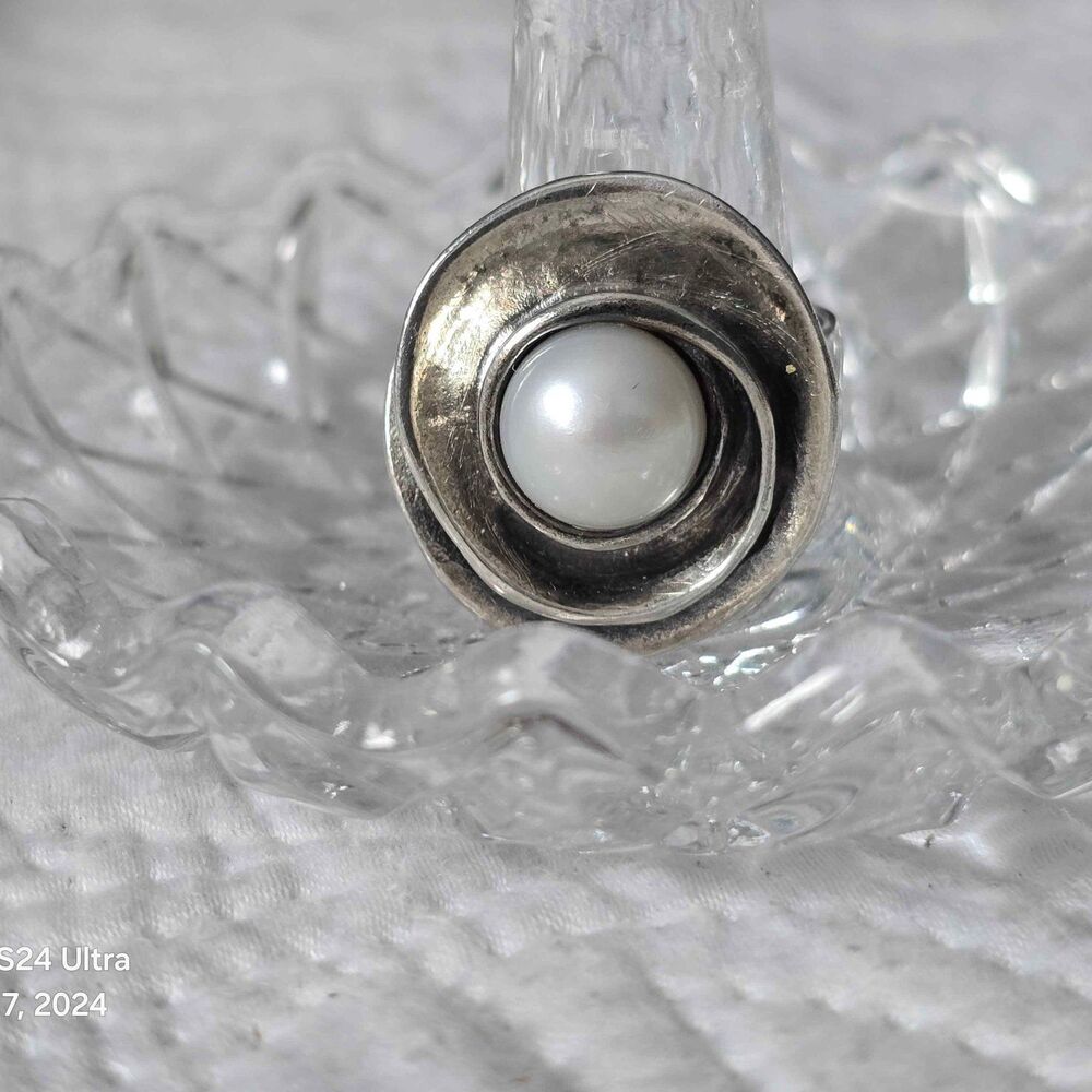 Silpada Pearl Israeli Ring. Beautiful Size 7.5 - 8